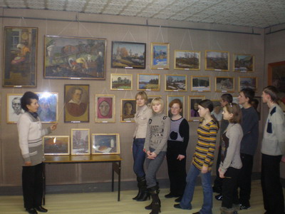 09:00 В музее открылась выставка картин местного художника.